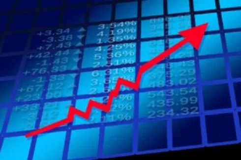 SNME11 sobe 0,43% e fecha a R$ 9,43