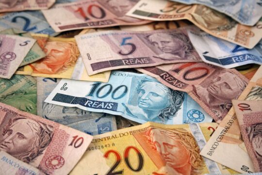 9 fundos imobiliários anunciam dividendos recordes e tem Fiagro pagando 2,59% ao mês; Veja as mais lidas da semana