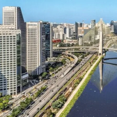 Aluguel de escritórios cresce no fim de 2025, e número de salas vazias cai em São Paulo