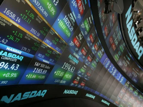 VINO11 cai, PATL11 sobe e IFIX fecha em leve baixa aos 3.876,45 pontos