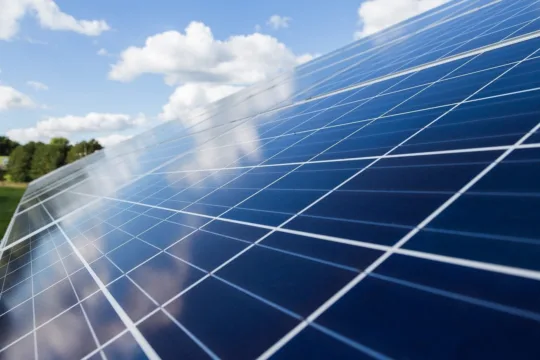 SNEL11 anuncia aquisição de 20 ativos solares por R$ 436,2 milhões