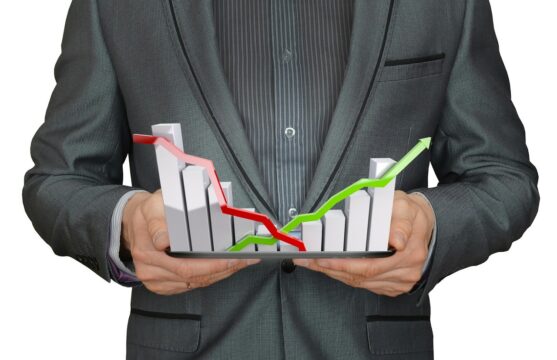 XPML11, XPLG11 e VISC11: confira 29 FIIs para investir agora, segundo o Santander