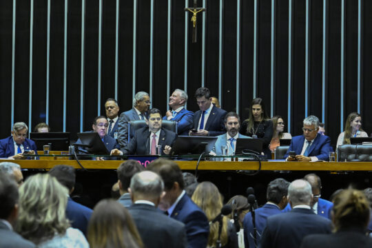 Congresso derruba veto; fundos imobiliários e Fiagros ficam livres de tributação de serviços