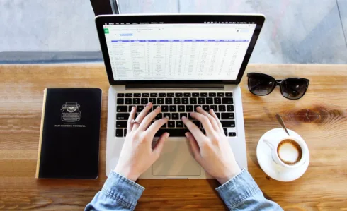 GARE11, TRXF11 e mais 14 FIIs para investir em agosto; confira recomendações do BB-BI