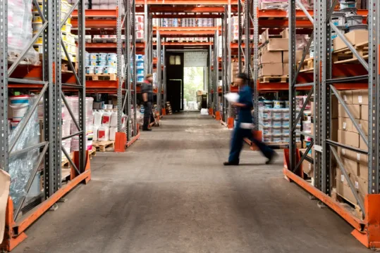 Mercado Livre, Shopee e Amazon lideram locações de galpões logísticos em 2025
