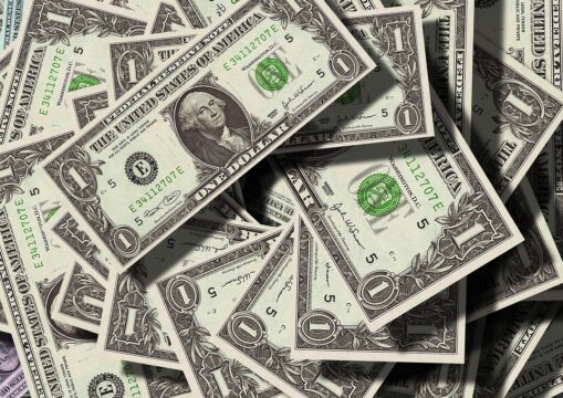 HGRU11 fecha acordo milionário para comprar os imóveis de outro FII; veja o valor