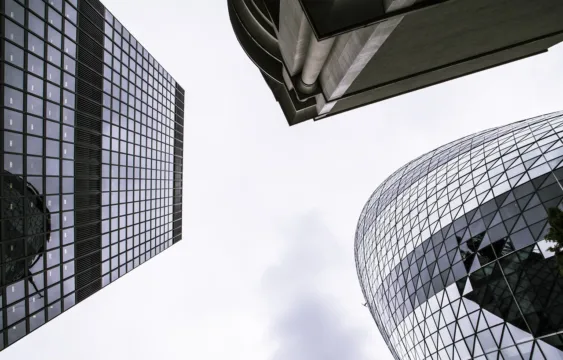 Fundos imobiliários engatam semana ativa com renovações e vendas estratégicas