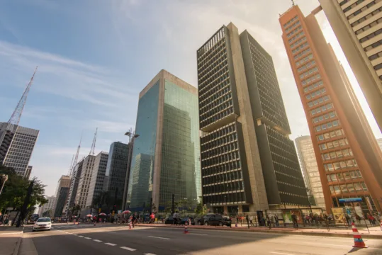 IFIX cai, mas fecha semana com alta acumulada e resiste à volatilidade da B3