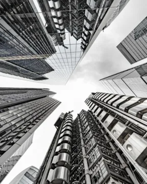 ZAGH11 avança em obras e renegocia contratos de imóveis corporativos
