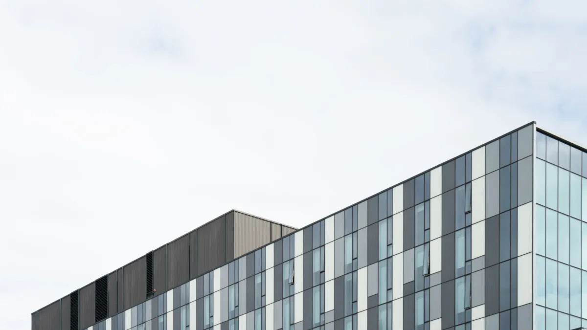 IRDM11 tem maior queda de 2023, após Gramado Parks conseguir suspensão de pagamento de CRI. Foto: Unsplash