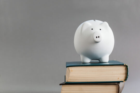 Livros de investimento: conheça os melhores materiais para estudar sobre FIIs