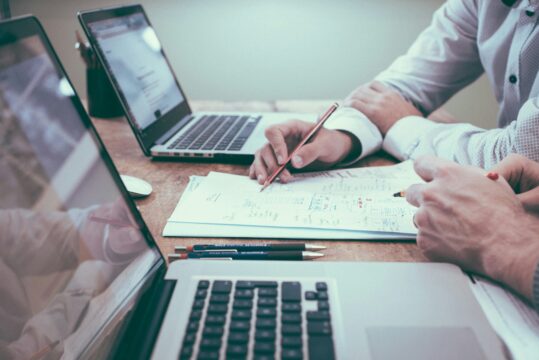 Passo a Passo para Analisar FIIs: O Que Considerar Antes de Investir