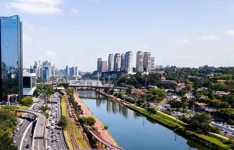 Pinheiros e Faria Lima lideram retomada dos escritórios em SP; veja outras regiões