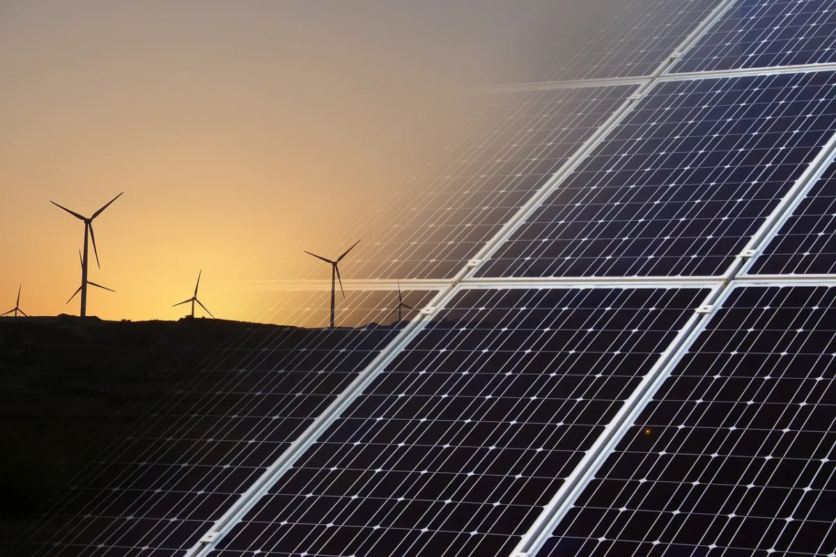 SNEL11 compra 28 usinas solares por R$ 565 mi e amplia portfólio para 65 projetos