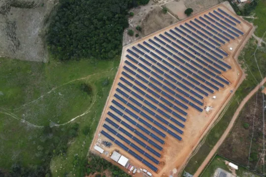 Energia solar bate recorde mundial: como SNEL11 entra nessa história?
