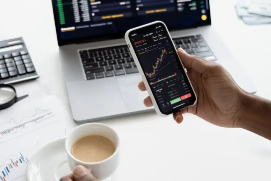 SNME11 sobe 0,85% após pagar maior dividendo de sua história e avança em consolidação