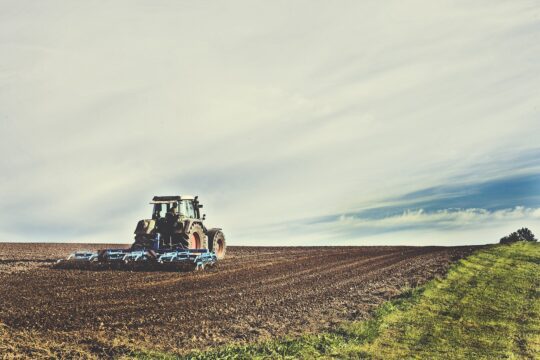 Gestor de Fiagro explica porque investir no agro traz retorno acima da renda fixa