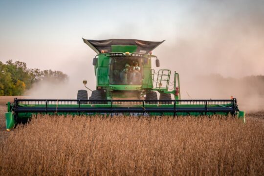 Fiagro AAZQ11 tem retorno potencial de 17,57%, no preço atual