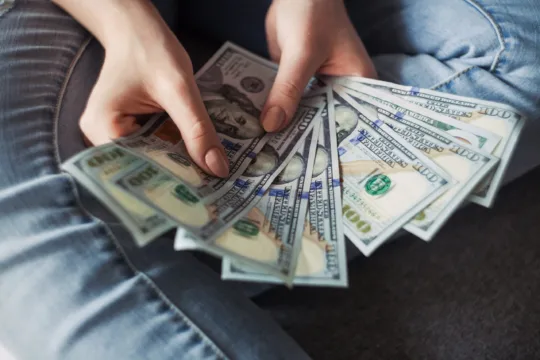 Dois fundos imobiliários anunciam pagamentos milionários para março; veja quais