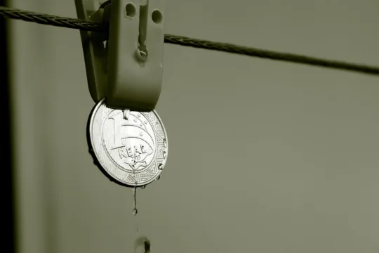 Tá pingando na conta: veja FIIs que pagam dividendos hoje (26)