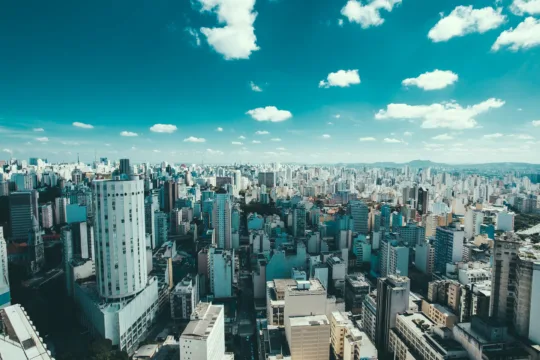 SNME11 avança na consolidação com KISU11 e reforça caixa para novas oportunidades