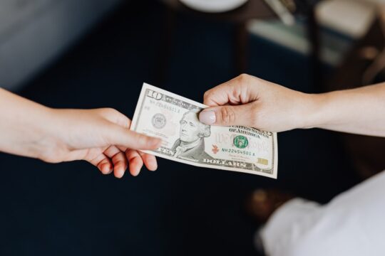 Dívidas de fundos imobiliários: como os FIIs pagam suas dívidas?