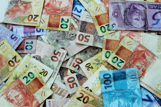 Dividendos hoje: sexta-feira tem pagamentos de MXRF11, HGRU11, TRXF11, VRTA11 e mais
