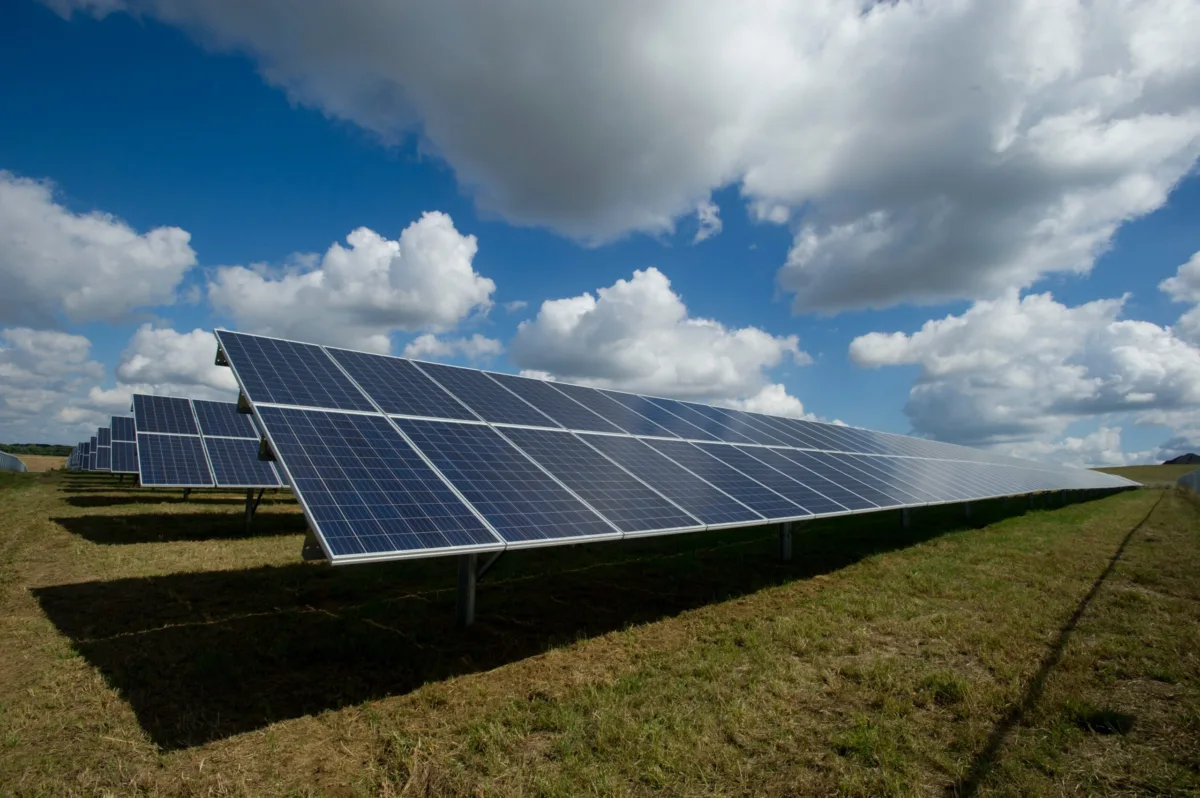Setor solar mira 18 GW até 2030; expansão pode favorecer estratégia do SNEL11
