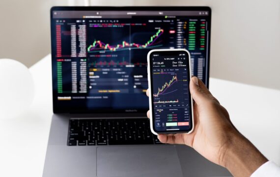 FIIs ou ações? Descubra qual vale mais a pena investir