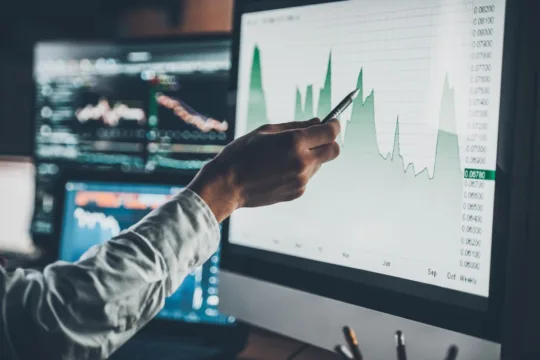 ALZR11 negocia quase R$ 4 milhões e dispara 2,25% em único pregão na semana