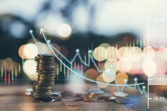 SNEL11 avança 0,36% em meio a marca histórica da energia solar; Brasil supera 50 GW em geração distribuída