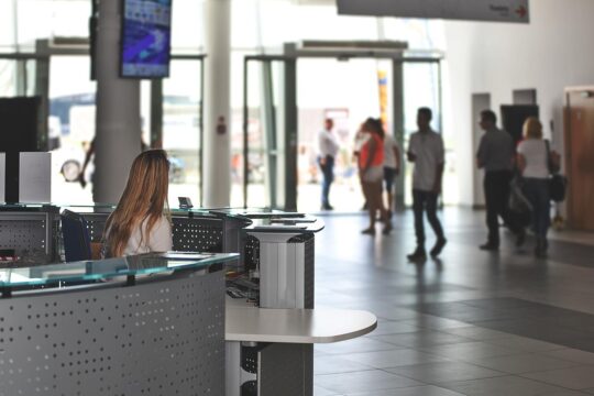 FII com DY de 13,54% reporta ganhos maiores, mas revisa dividendos; entenda 