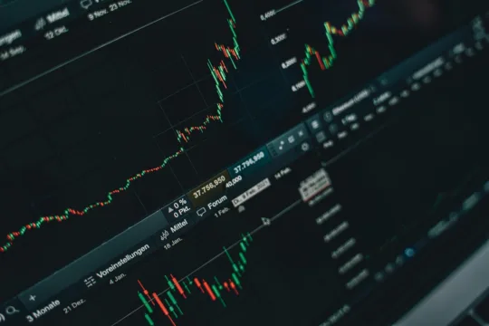 IFIX sobe 0,67% em dia de fortes ganhos para CACR11, TGAR11 e OUJP11