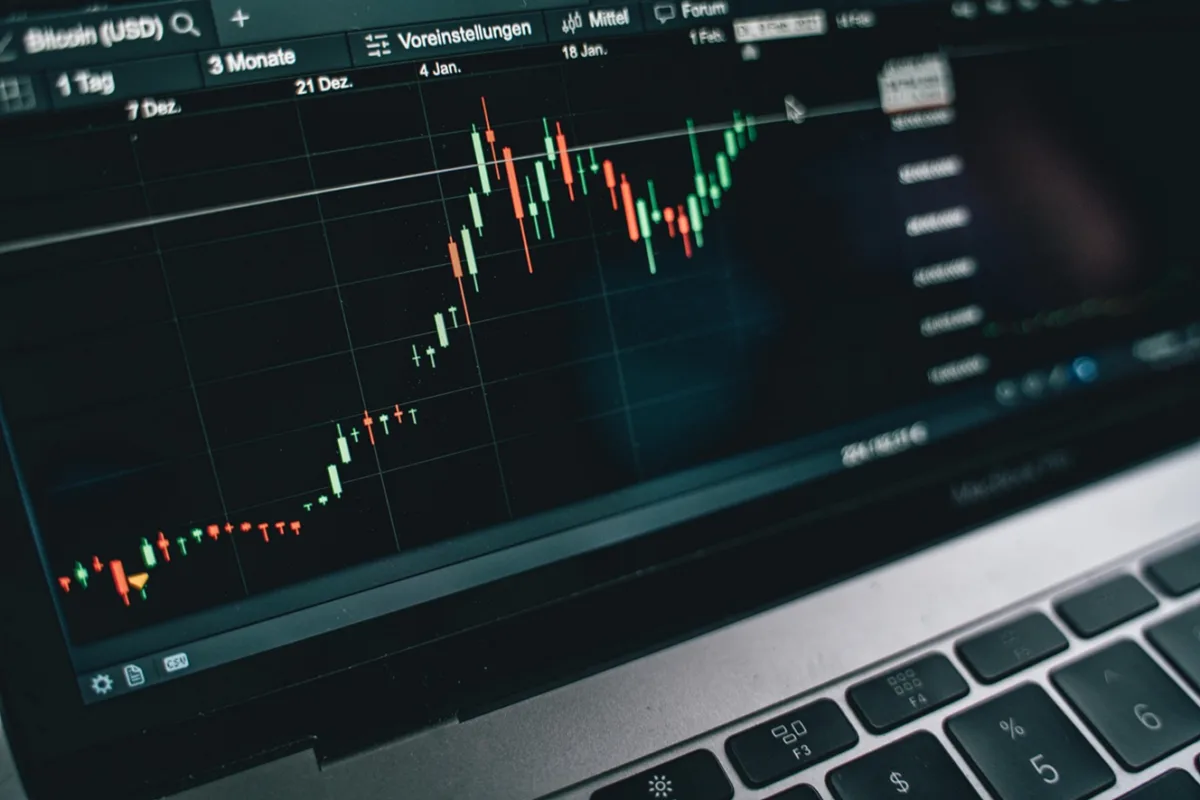CACR11 despenca quase 16%; IFIX fecha em queda de 0,1%