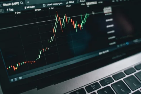 CACR11 despenca quase 16%; IFIX fecha em queda de 0,1%
