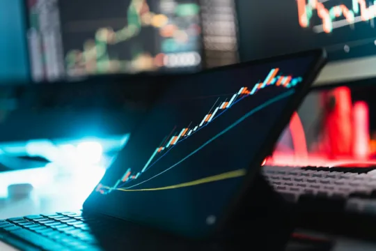 BLMG11 sobe, OUJP11 e VGRI11 desabam; IFIX fecha em queda de 0,78%
