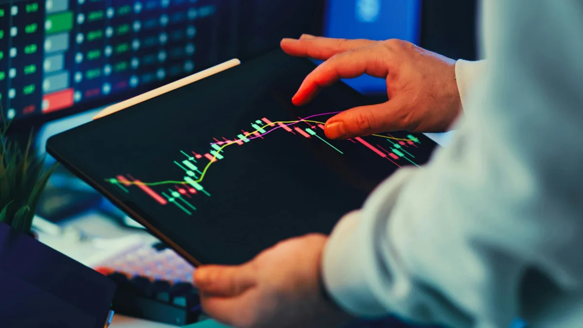 BLMG11 e AIEC11 avançam; IFIX volta a superar 3.800 pontos e sobe 0,24% (Foto: Pexels)
