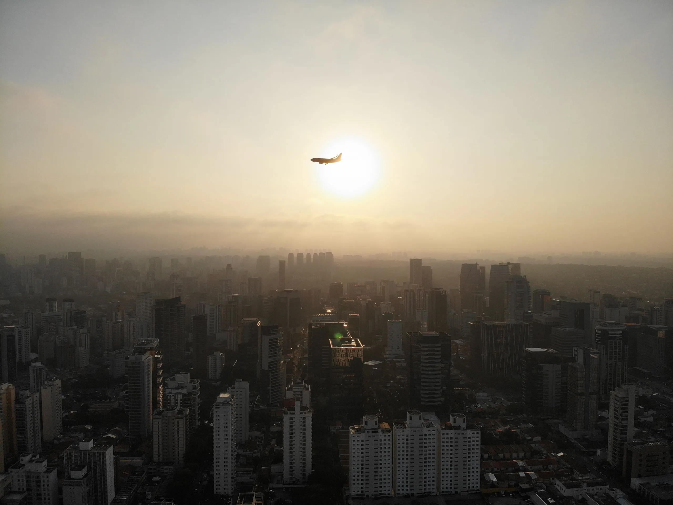 VGIR11, HGRU11, SNEL11 e AAZQ11 são destaques do Bom Dia FIIs (29/6)