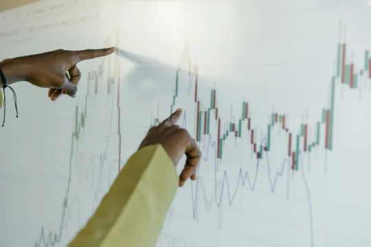 URPR11 e TGAR11 sobem; IFIX avança 0,38%, próximo dos 3.800 pontos