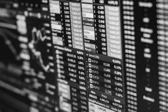 CACR11 dispara 7,88%; IFIX fecha em alta, mas encerra semana com recuo de 0,95%