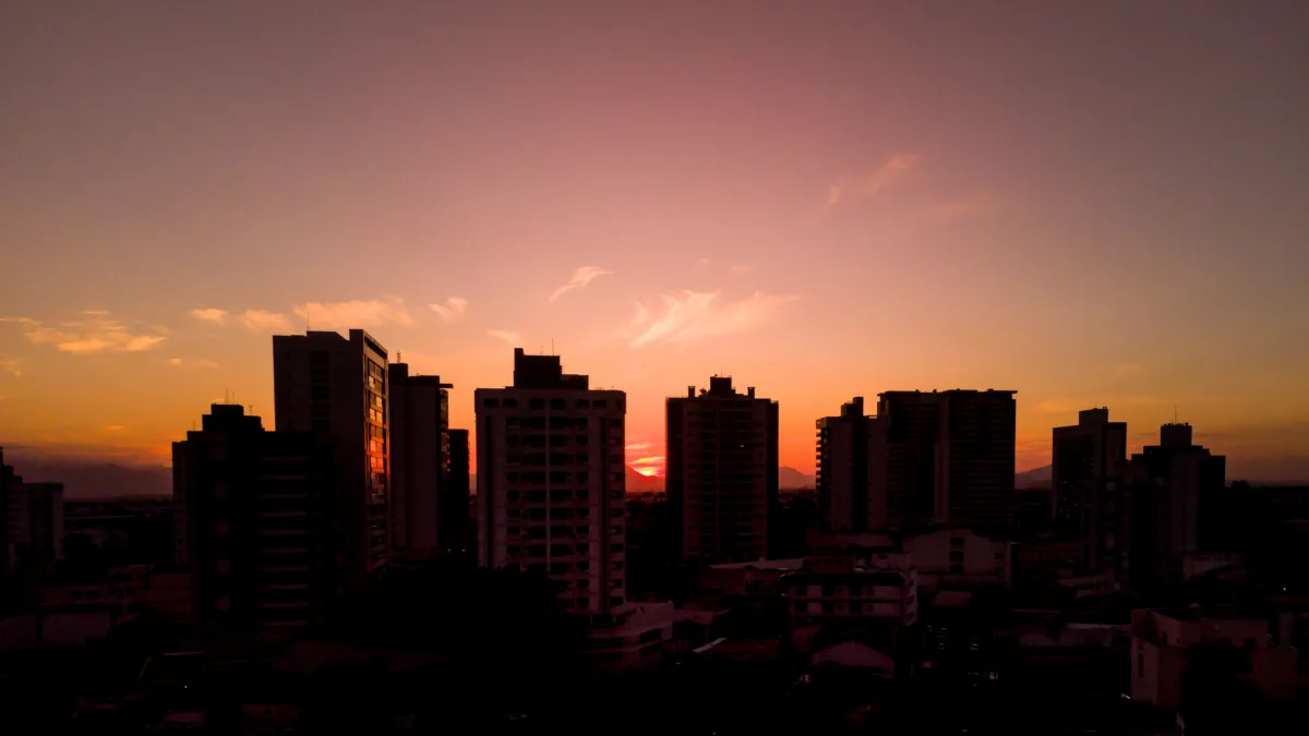 HGLG11, VISC11, ALZC11 e BRCO11 são destaques do Bom Dia FIIs (19/8)