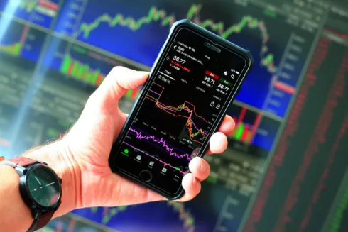 TRBL11 e PVBI11 caem, e IFIX começa semana com recuo de 0,27%