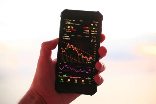 SNID11 sobe quase 1% na contramão do IFIX em dia positivo para infraestrutura