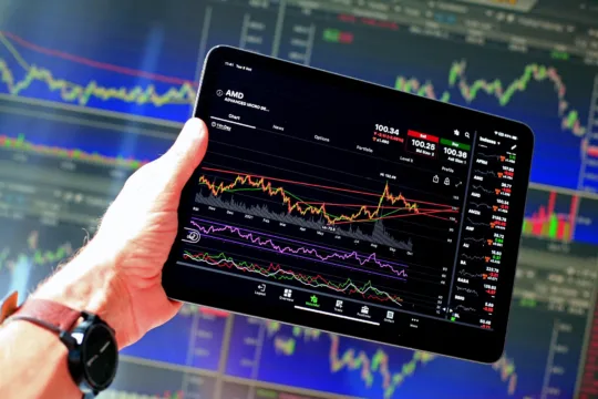 IFIX fecha o pregão da segunda-feira em alta de 0,5%