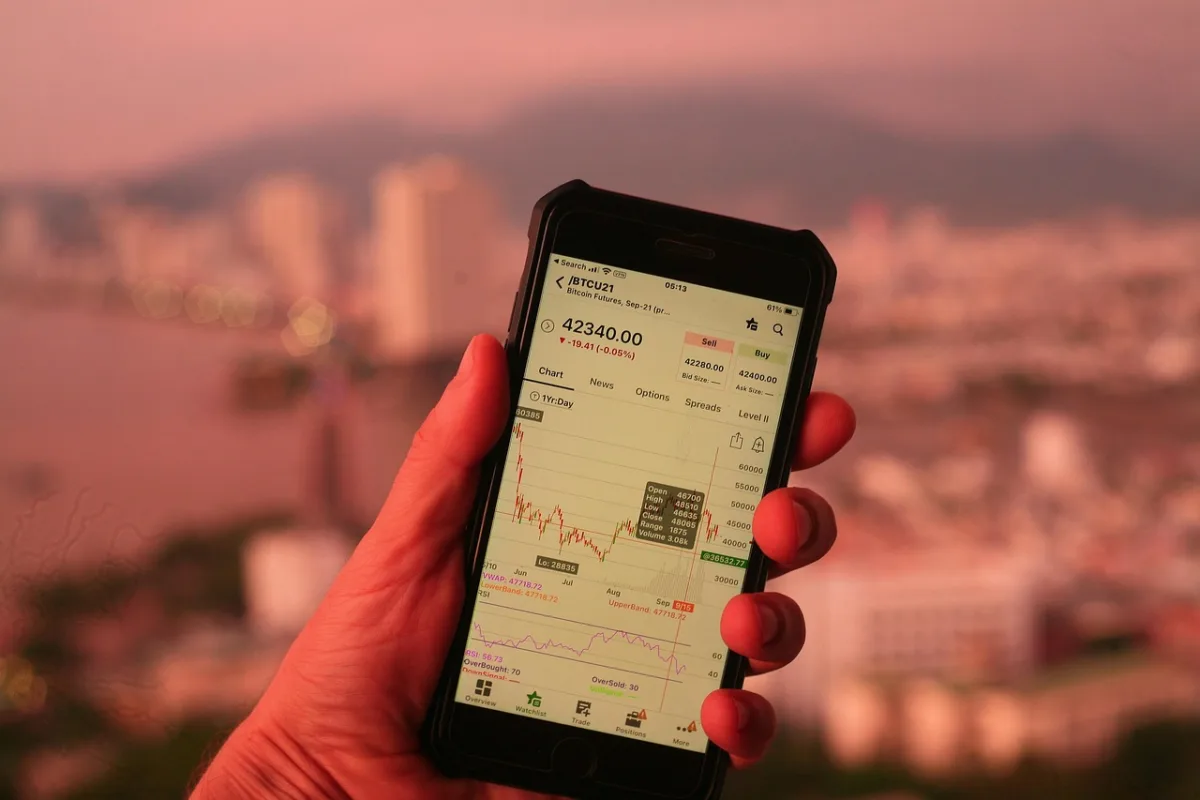 RBRF11, RZAT11 e AJFI11 são destaques no Bom Dia FIIs (20/1)